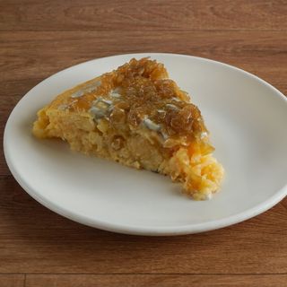 Tortilla De Queso Azul Con Cebolla Caramelizada Grande