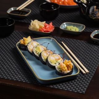 Futomaki krewetki w tempurze