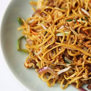 Chao mien tallarines salteados con ternera 