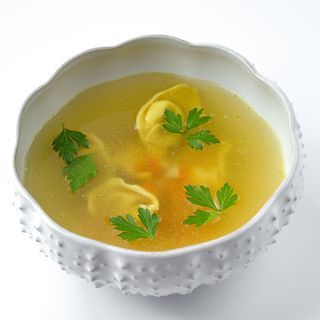 Supă de ravioli cu pui