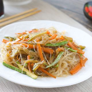 Spaghetti di soia con verdura