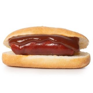 64. Chorizo parrillero y salsa brava