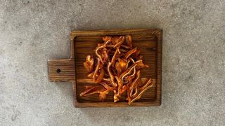 Свинні вушка мариновані зі спеціями (100г)