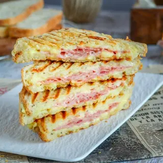 Sandwich Mixto Con Huevo