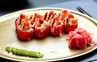 Vruće rolnice sa lososom