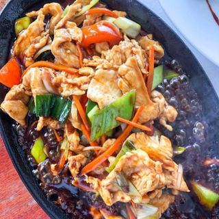 Pollo Con Salsa Cantones A La Plancha