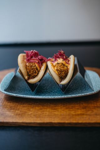 Katsu bao de pato pibil