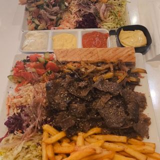 Kebap na talerzu duży