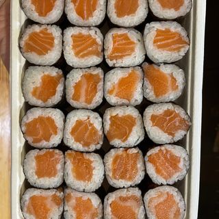 UA05 Salmão Hosomaki