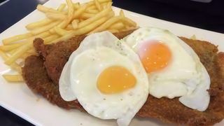 Milanesa con Huevo Frito
