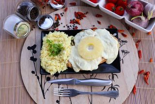 Piept de curcan cu ananas si orez natur