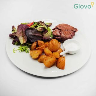 Телешки стек с пепър сос и печен картоф (350гр)