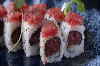 U4. Uramaki spicy tonno