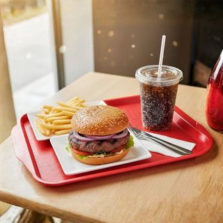 Grilled beef burger with chips + 330ml soda