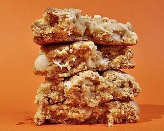 Caramelised White Chocolate Macadamia