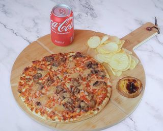 Pizza a eschola + Batatas fritas + Pastel de Nata + Bebida