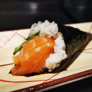 Temaki Salmón Con Aguacate (1 Pza.)