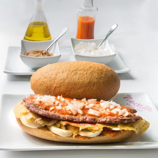 Hamburguesa, Beicon, Queso Edam, Huevo Duro