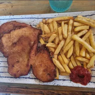 Milanesa de Pollo con Papas Fritas. MENÚ PARA NIÑOS 