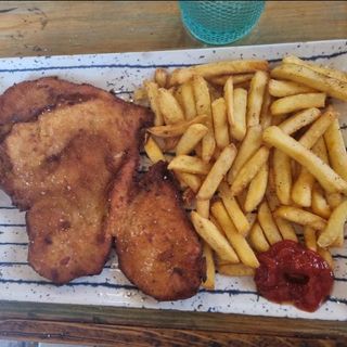 Milanesa de Pollo con Papas Fritas. MENÚ PARA NIÑOS 