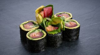 Сашимі роял-рол з лососем і тунцем