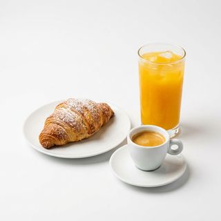 Caffè, brioche a scelta e spremuta menù