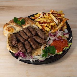 10x ćevapa u lepinji s pomfritom