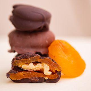 გარგრის ჩირი მოხალული ნიგვზითა და შოკოლადით-1 ც.