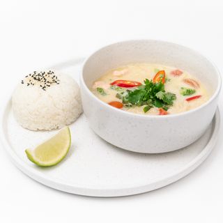 Том кха з лососем