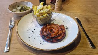 Meniu cârnăciori la grătar