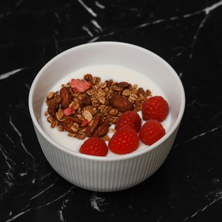 Granola z jogurtem