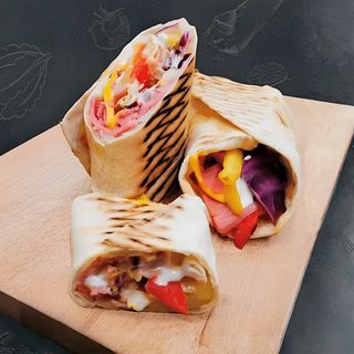 Сандвич с луканка и кашкавал (480г)