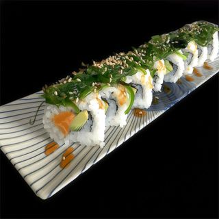 Uramaki Salmón Wakame Roll (8 uds.)
