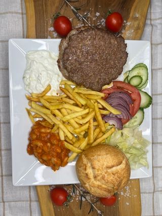 Телешки кюфтета с гарнитура (400г)