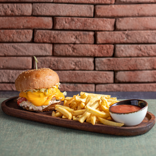 ბურგერი საქონლის ხორცით