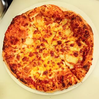 Фамилна пица Четири сирена  (1100г)