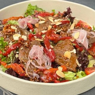 Теплий салат з телятиною