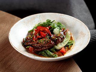 Салат з телятиною, овочами в соусі  (теплий) (250g)