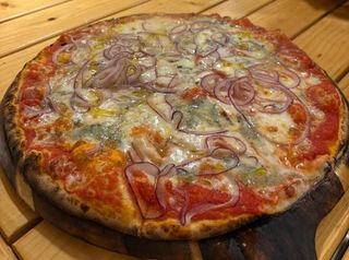 Pizze Rosse Gorgonzola E Cipolla Rossa (33 Cm.)