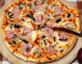 Pizza Parisienne + Coca-Cola