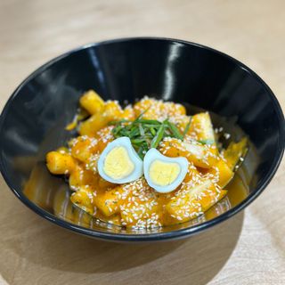 Токпокки с сырным соусом