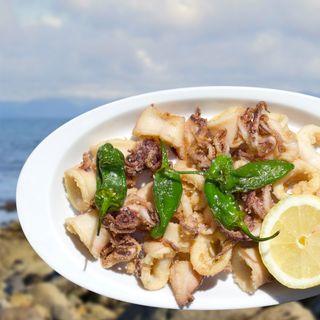 Chipirones con pimientos del padrón