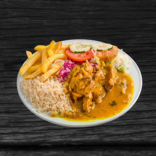 Curry De Pollo Con Arroz, Patatas y Ensalada