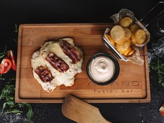 Piletina sa topljenim sirom i dimljenom slaninom