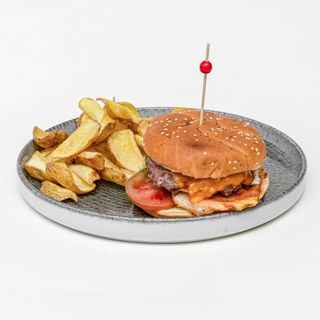 Hamburger di scottona con patatine