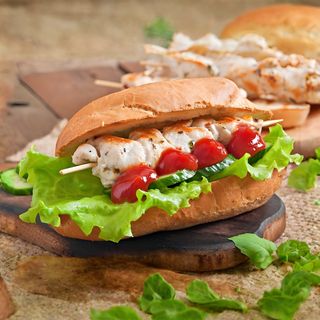 Offre sandwich au brochettes + ( jus gratuit)