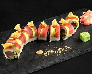 Spicy tuna (sushi roll)