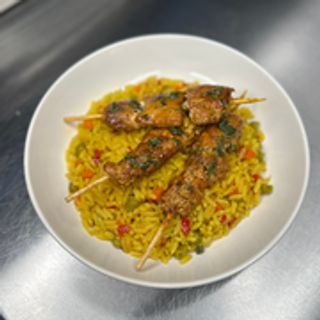 Brochettes De Poulet Et Riz Aux Légumes