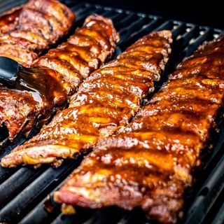 ŻEBERKA WIEPRZOWE  w sosie miodowym   pasek 500 g