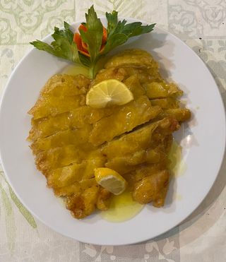 Pollo Frito con Salsa de Limón